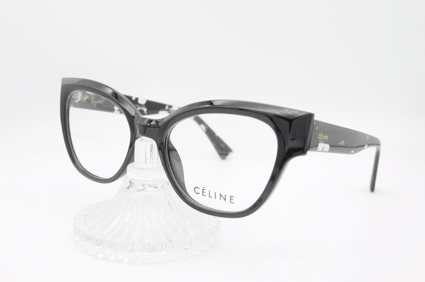 CÉLINE – L’audace d’un regard, la signature d’un style