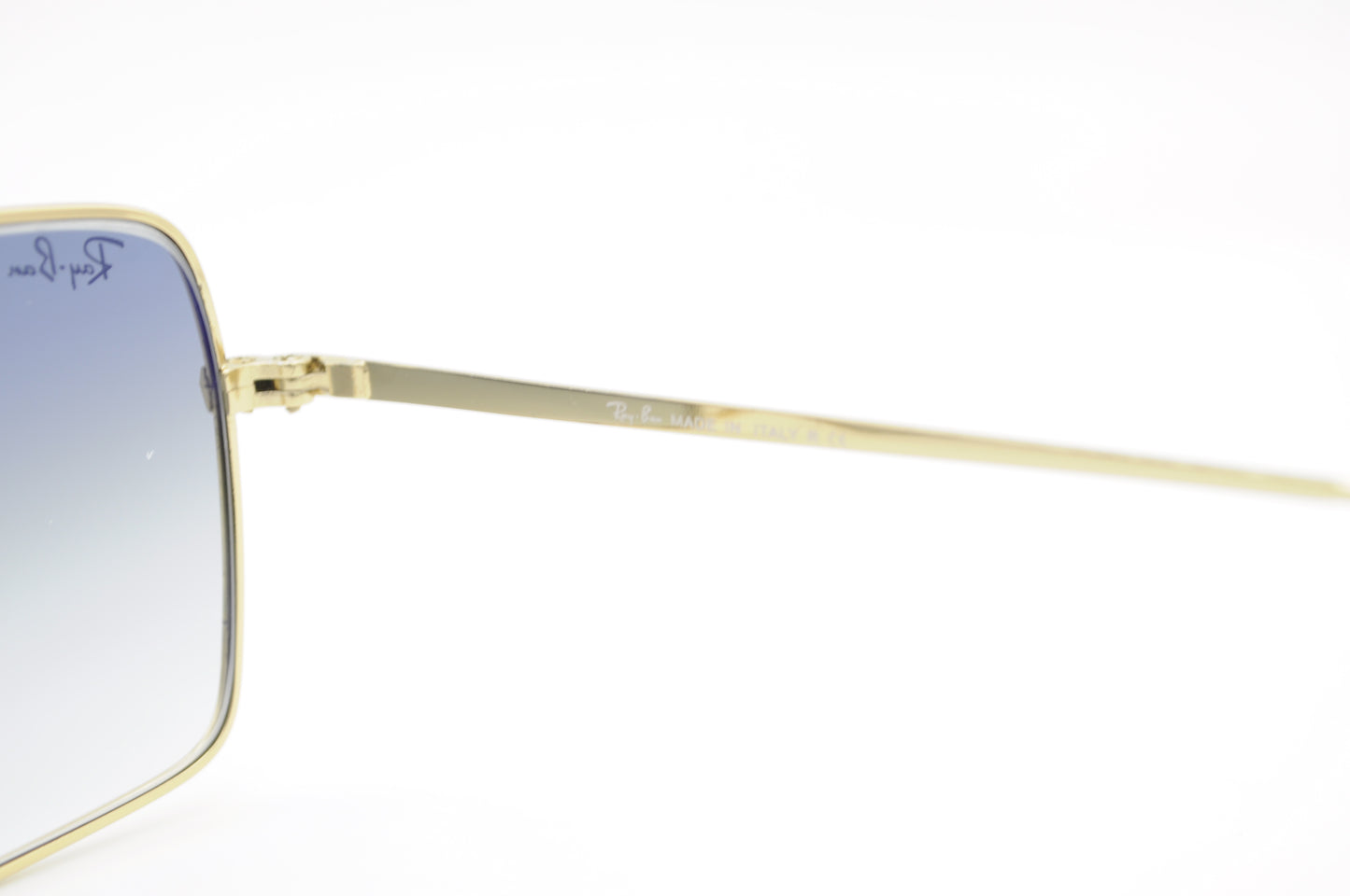 Ray-Ban – Urban Elegance