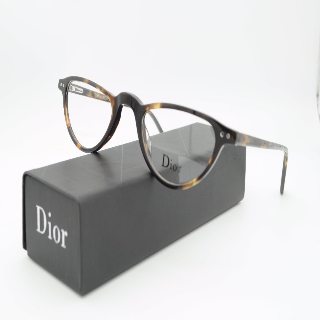 Dior – Élégance Féline