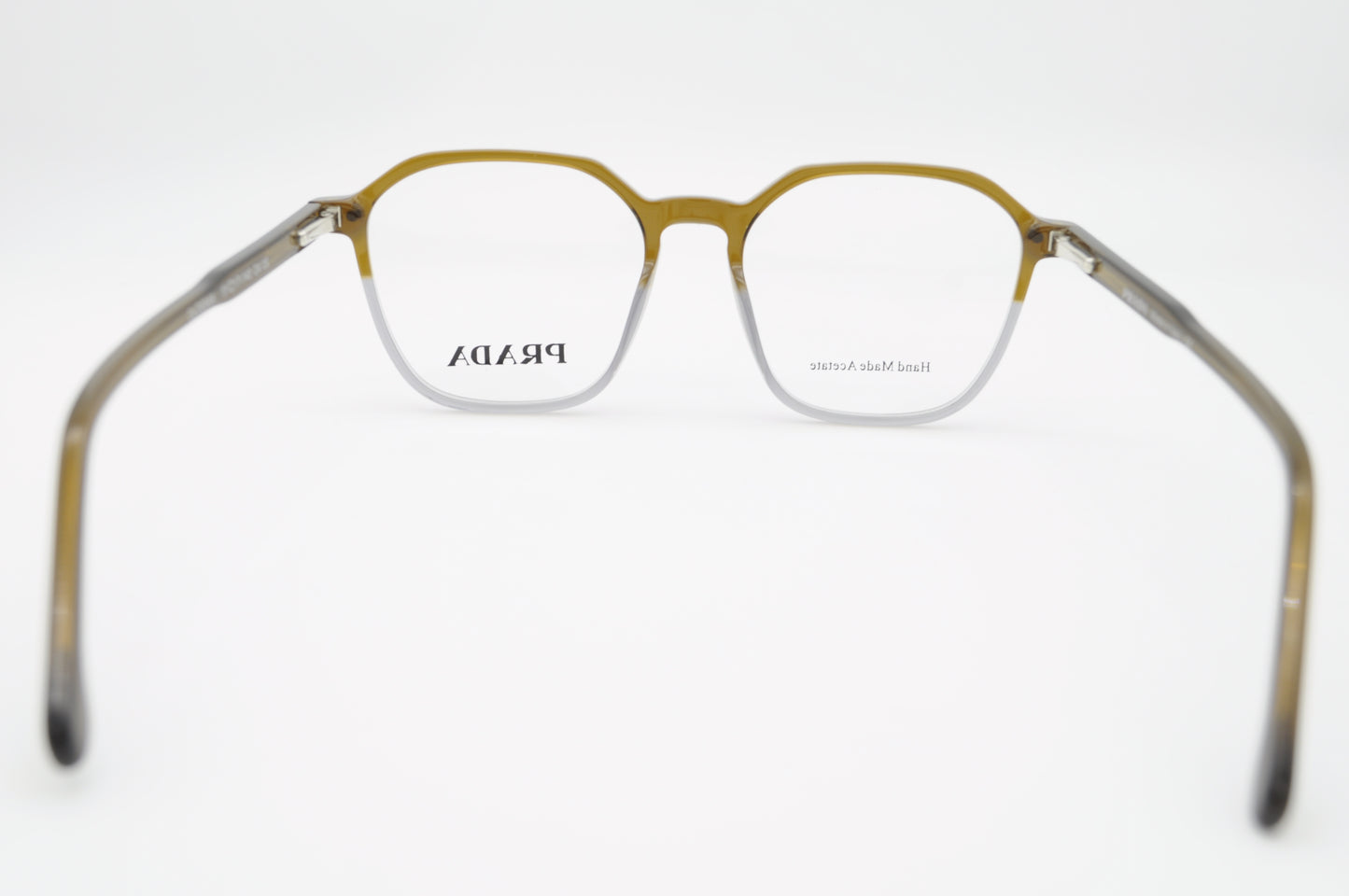 Prada RetroLight – Élégance Réinventée