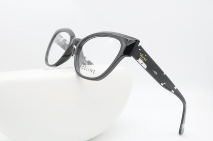 CÉLINE – L’audace d’un regard, la signature d’un style