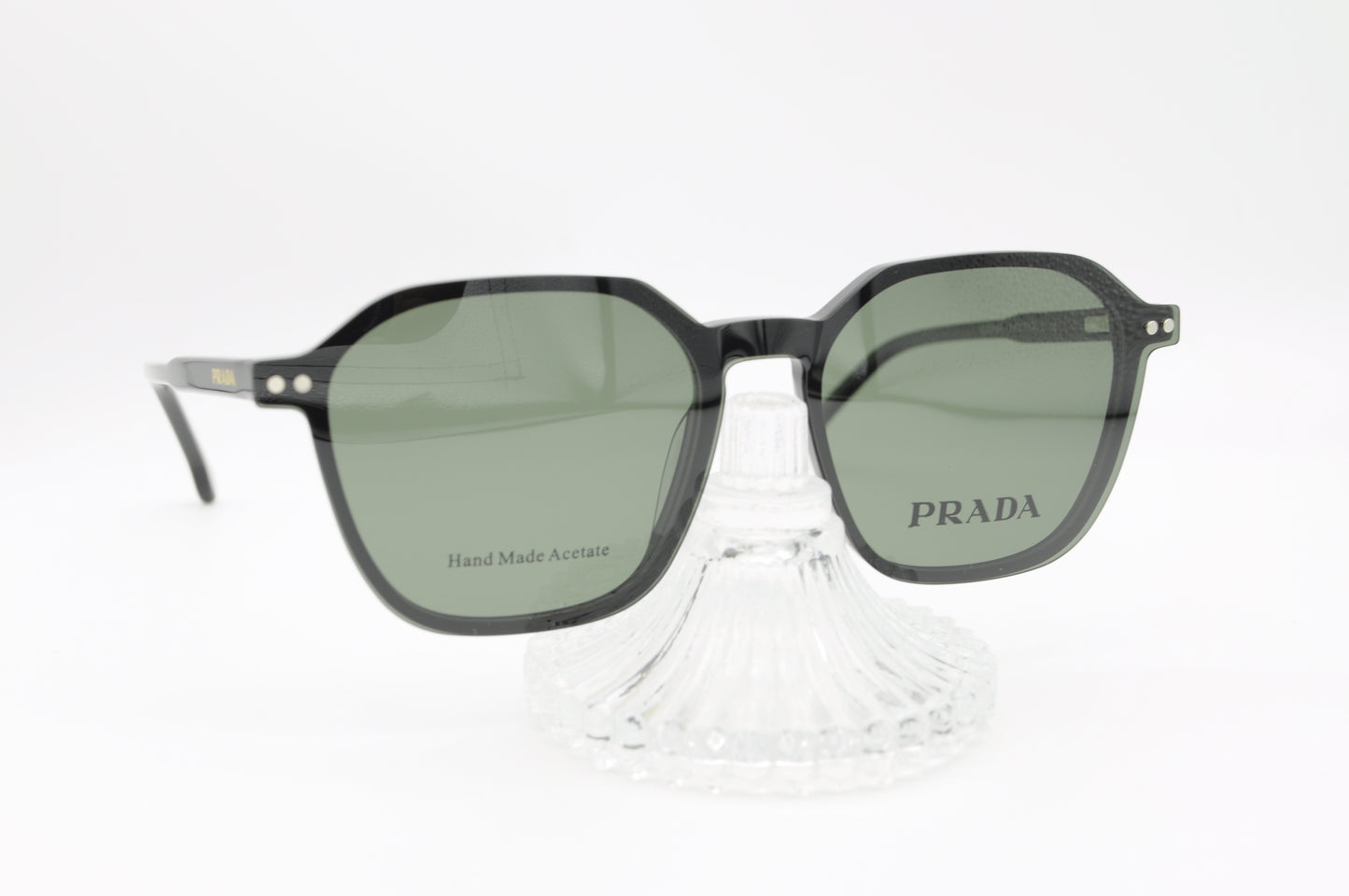 Lunettes PRADA avec Clip Solaire – Élégance et Polyvalence