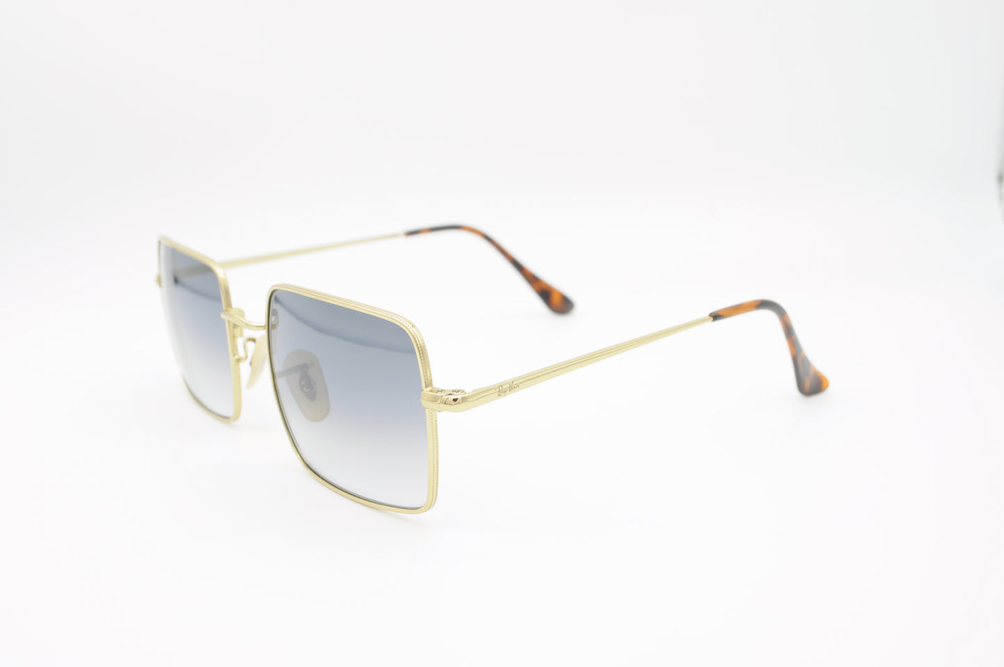 Ray-Ban – Urban Elegance