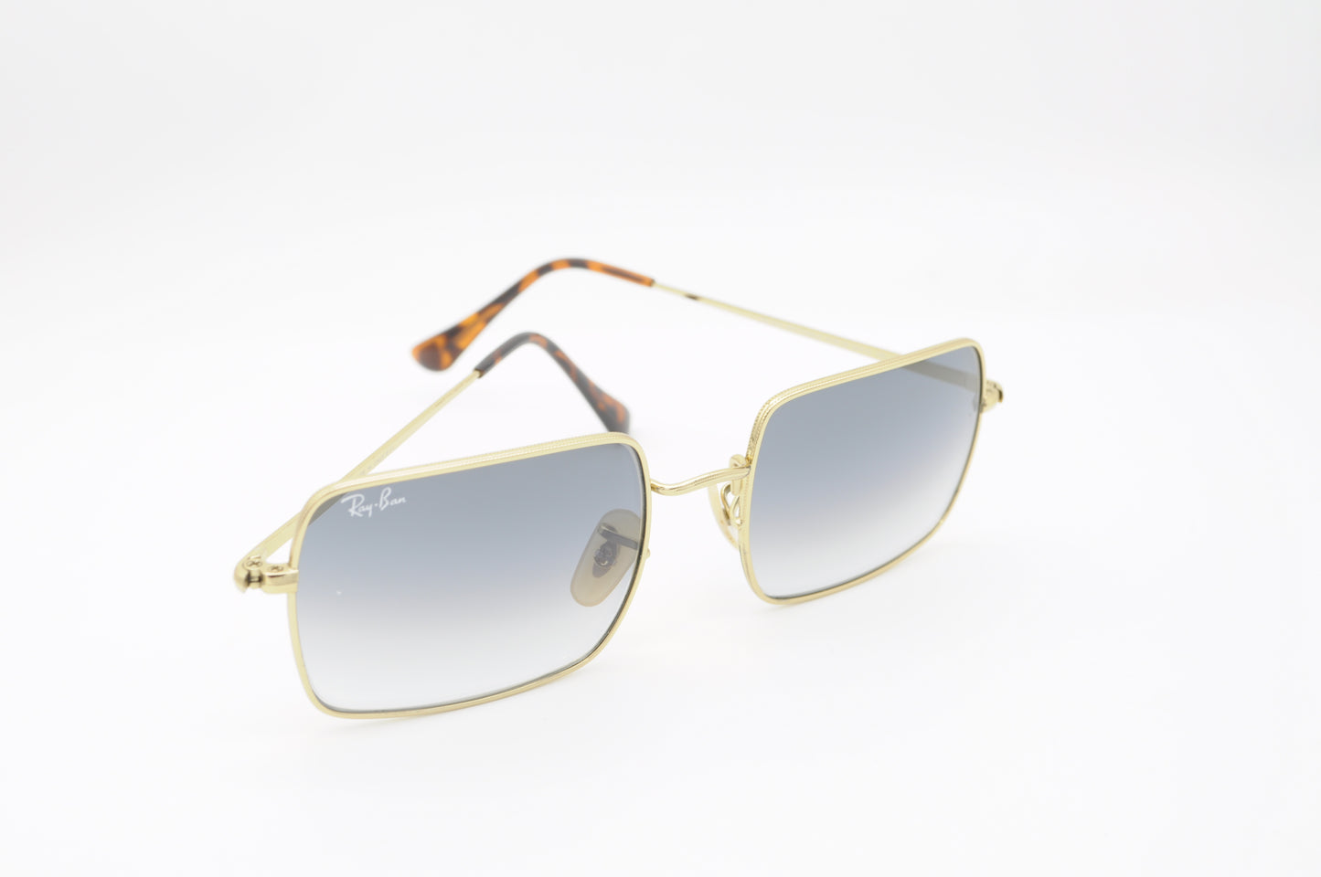 Ray-Ban – Urban Elegance