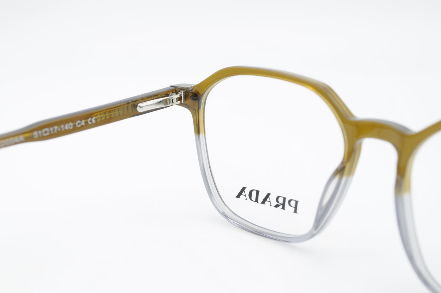 Prada RetroLight – Élégance Réinventée