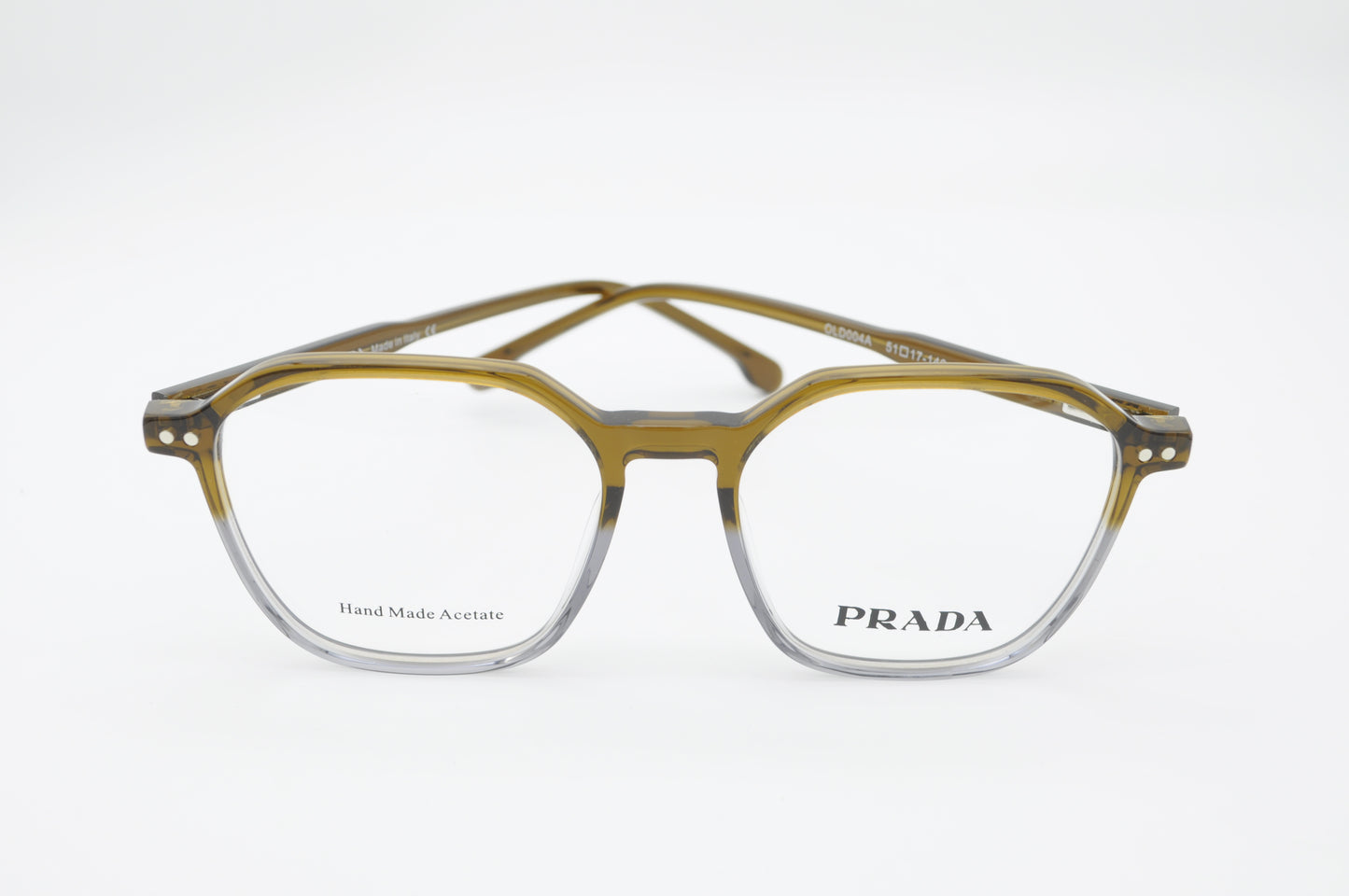 Prada RetroLight – Élégance Réinventée