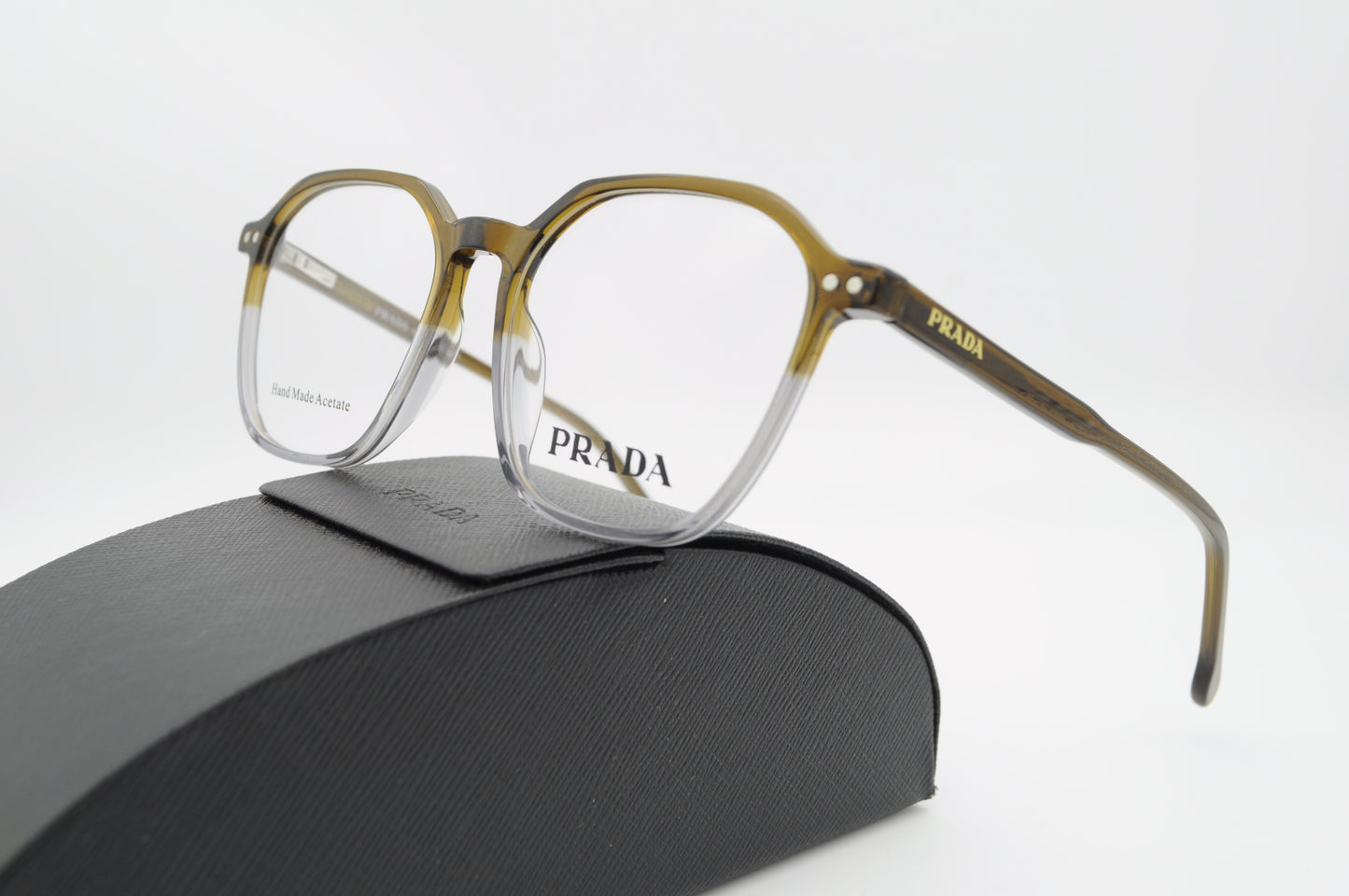 Prada RetroLight – Élégance Réinventée