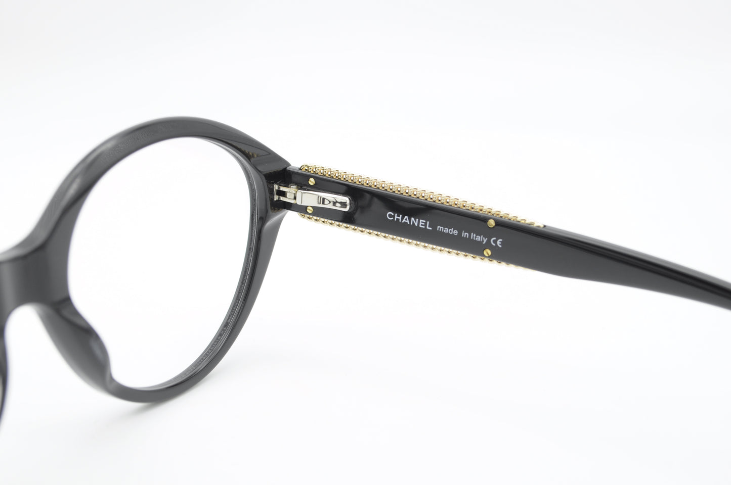 Chanel Iconique Black – Élégance Ronde