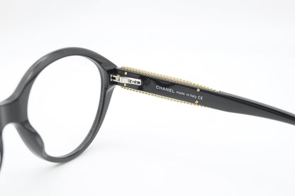 Chanel Iconique Black – Élégance Ronde