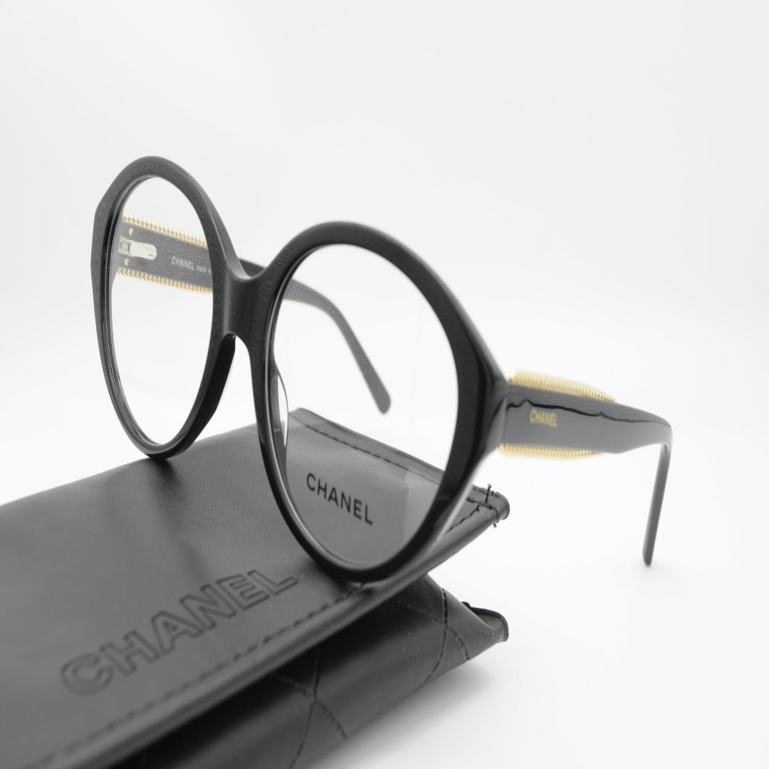Chanel Iconique Black – Élégance Ronde
